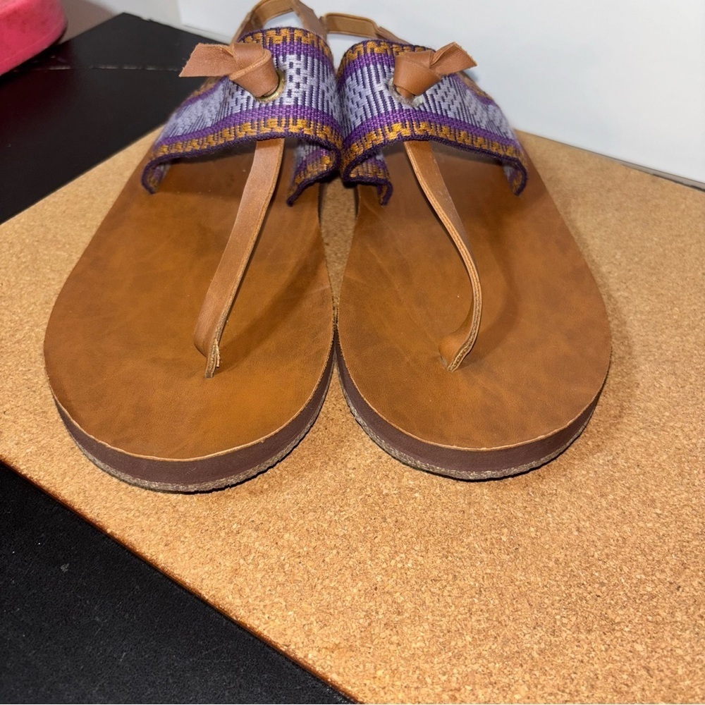 💐Feelgoodz Tan Vegan Leather Sandals Women's 9 Shimmery Purple Strap Back Strap - Picture 3 of 6